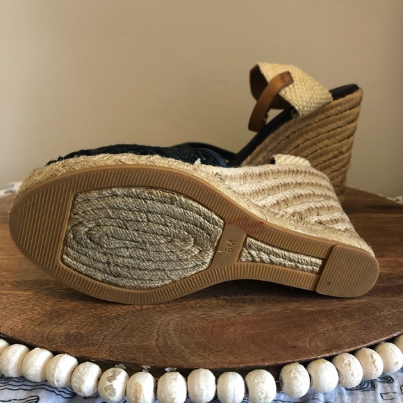 Gorgeous Tory Burch Navy Espadrilles size 6 - Picture 8 of 9